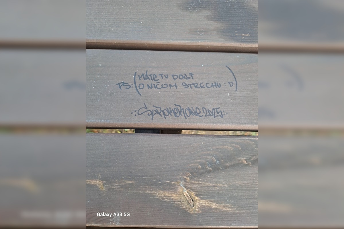 FOTO: Vandali pokreslili altánok v Trnave, foto 2