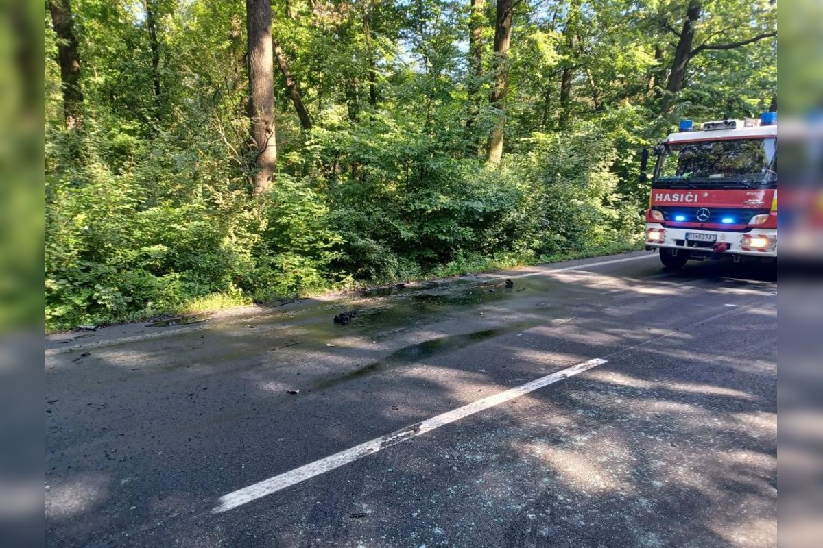 FOTO: Pri nehode medzi Kopčanmi a Adamovom zahynul vodič dodávky, foto 1