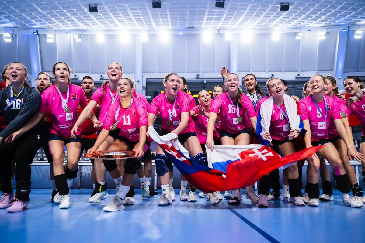FOTO: Historický úspech hádzanárskej reprezentácie: Hádzanárske zlaté dievčatá píšu históriu, Slovensko má zlato z ME , foto 1