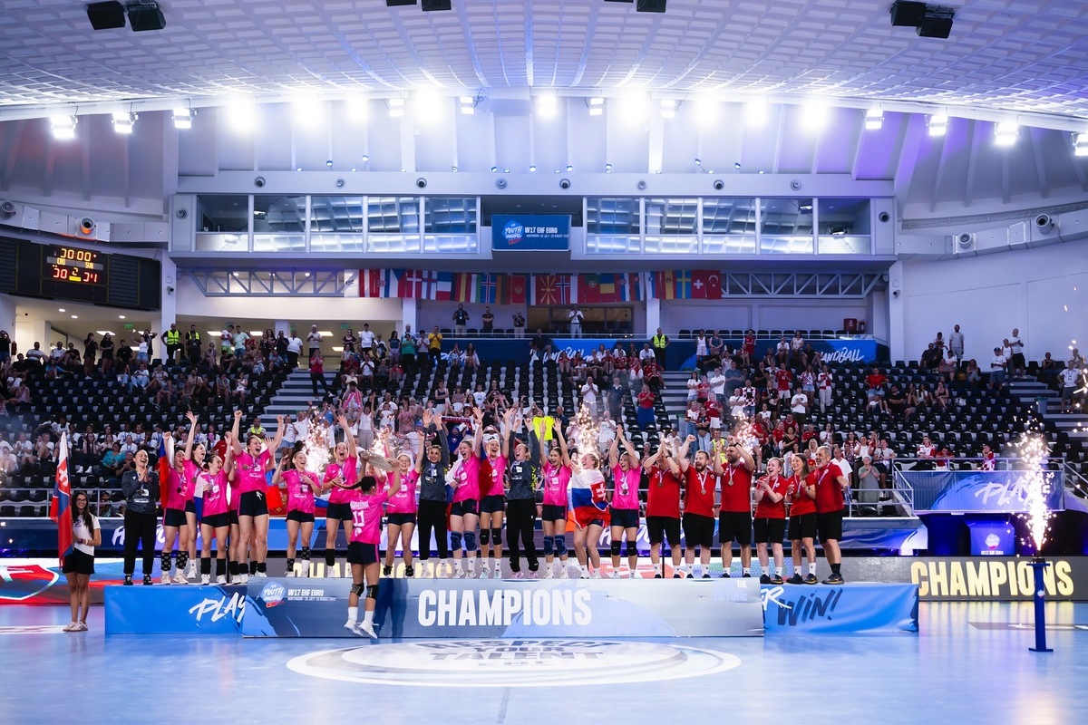 FOTO: Historický úspech hádzanárskej reprezentácie: Hádzanárske zlaté dievčatá píšu históriu, Slovensko má zlato z ME , foto 2