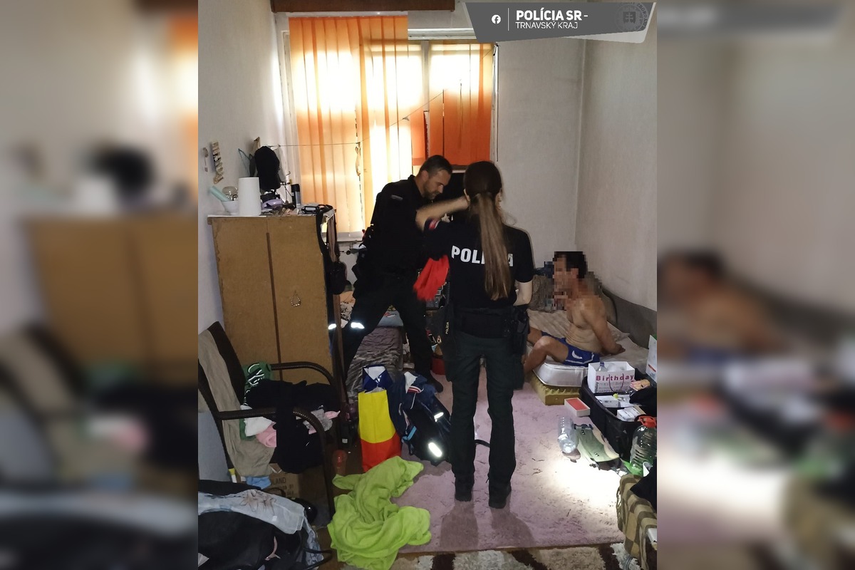 FOTO: Polícia zadržala šesť osôb v opustenom sklade na trnavskej stanici, foto 2