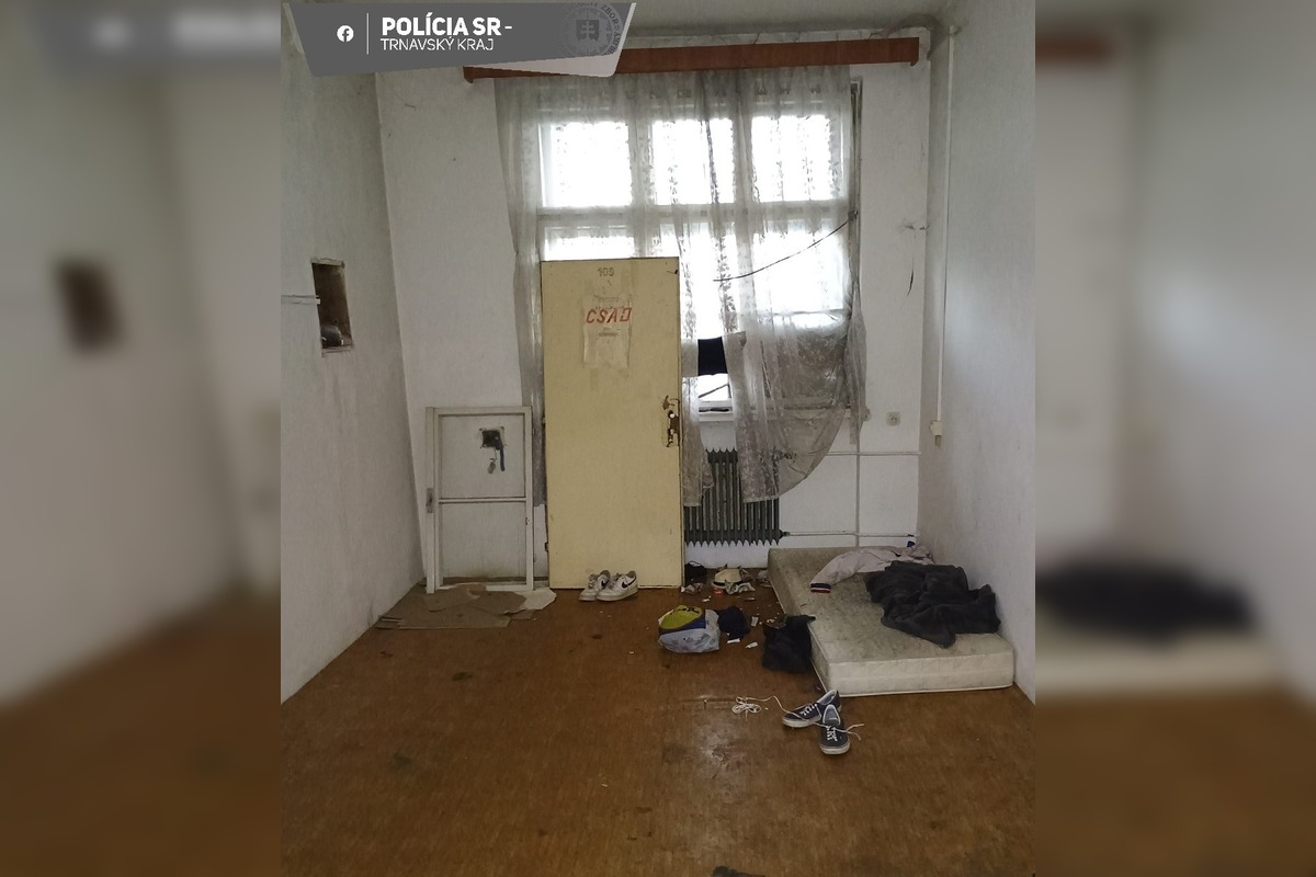 FOTO: Polícia zadržala šesť osôb v opustenom sklade na trnavskej stanici, foto 4