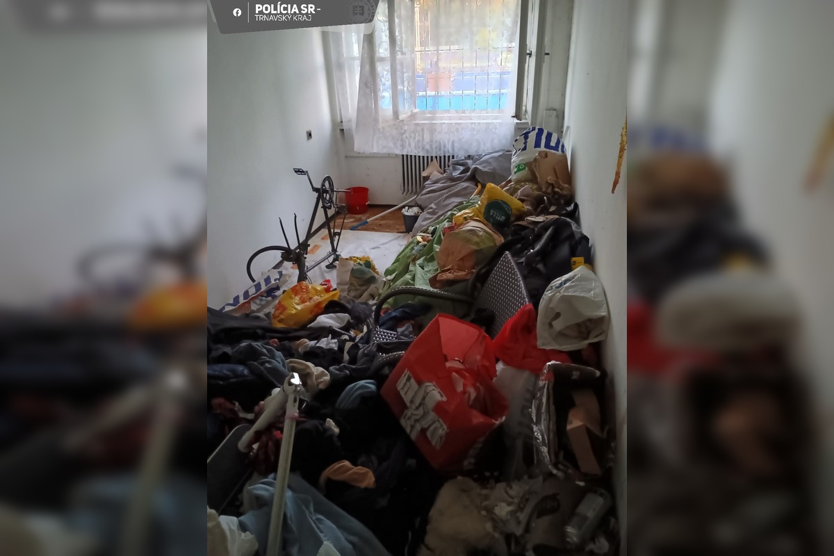 FOTO: Polícia zadržala šesť osôb v opustenom sklade na trnavskej stanici, foto 5