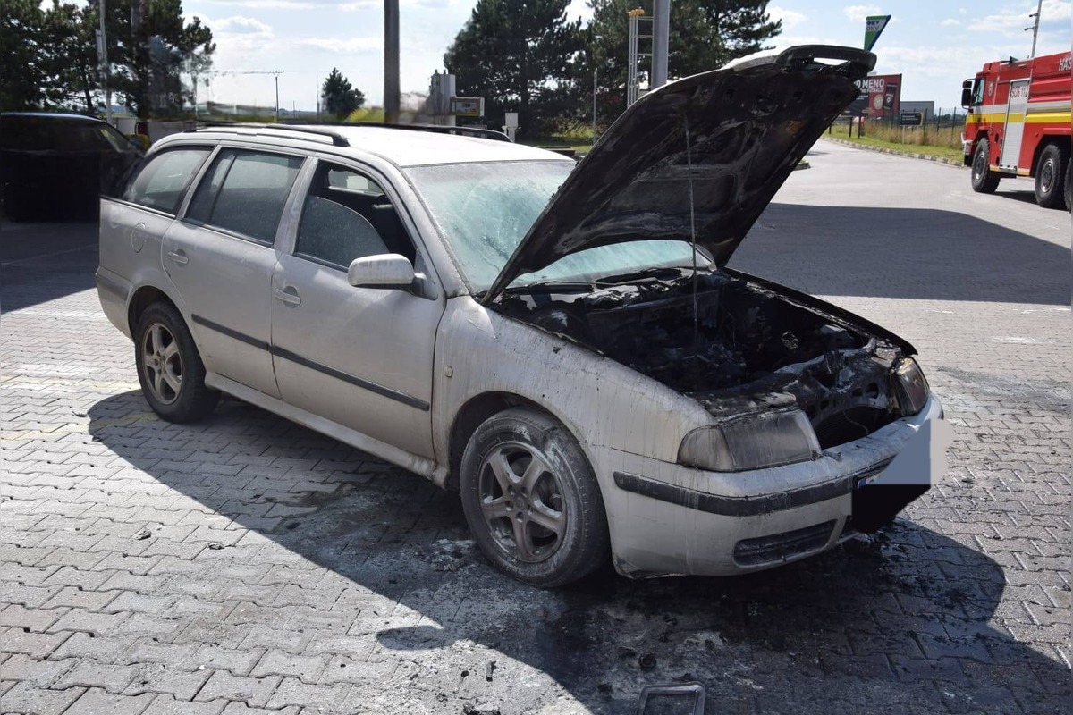 FOTO: Požiar auta v Dolnej Strede, foto 5