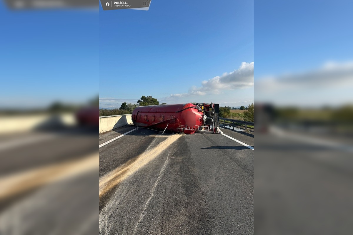 FOTO: Nehoda troch kamiónov na diaľnici, foto 4