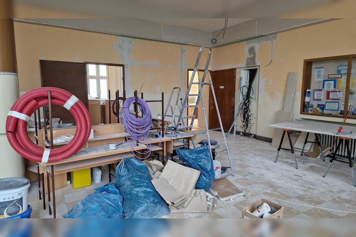 FOTO: Žiaci a škôlkari z Piešťan sa po prázdninách vrátili do vynovených priestorov školských objektov, foto 1