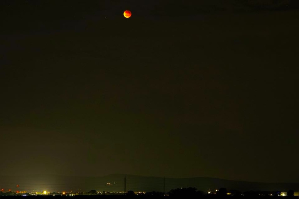 FOTO: Cez víkend oblohu rozžiaril krvavý supermesiac, foto 10