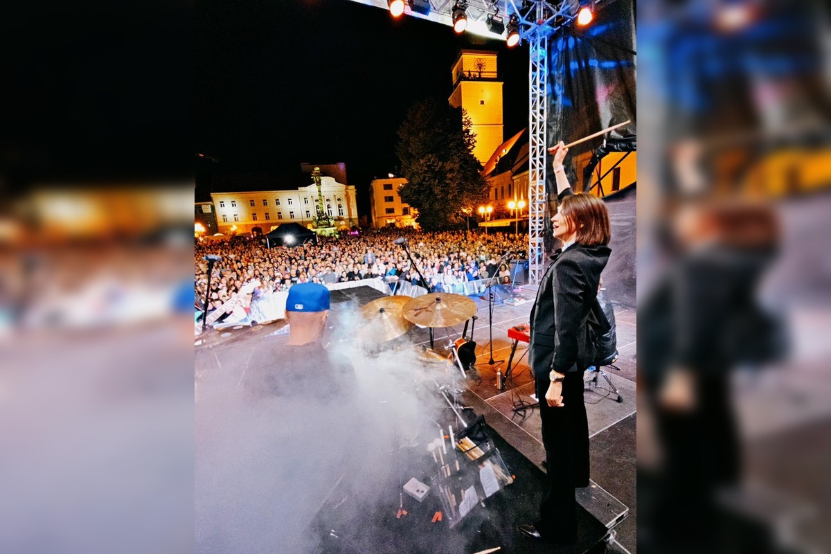 FOTO: Zuzana Smatanová rozospievala na jarmoku Trnavu, foto 1