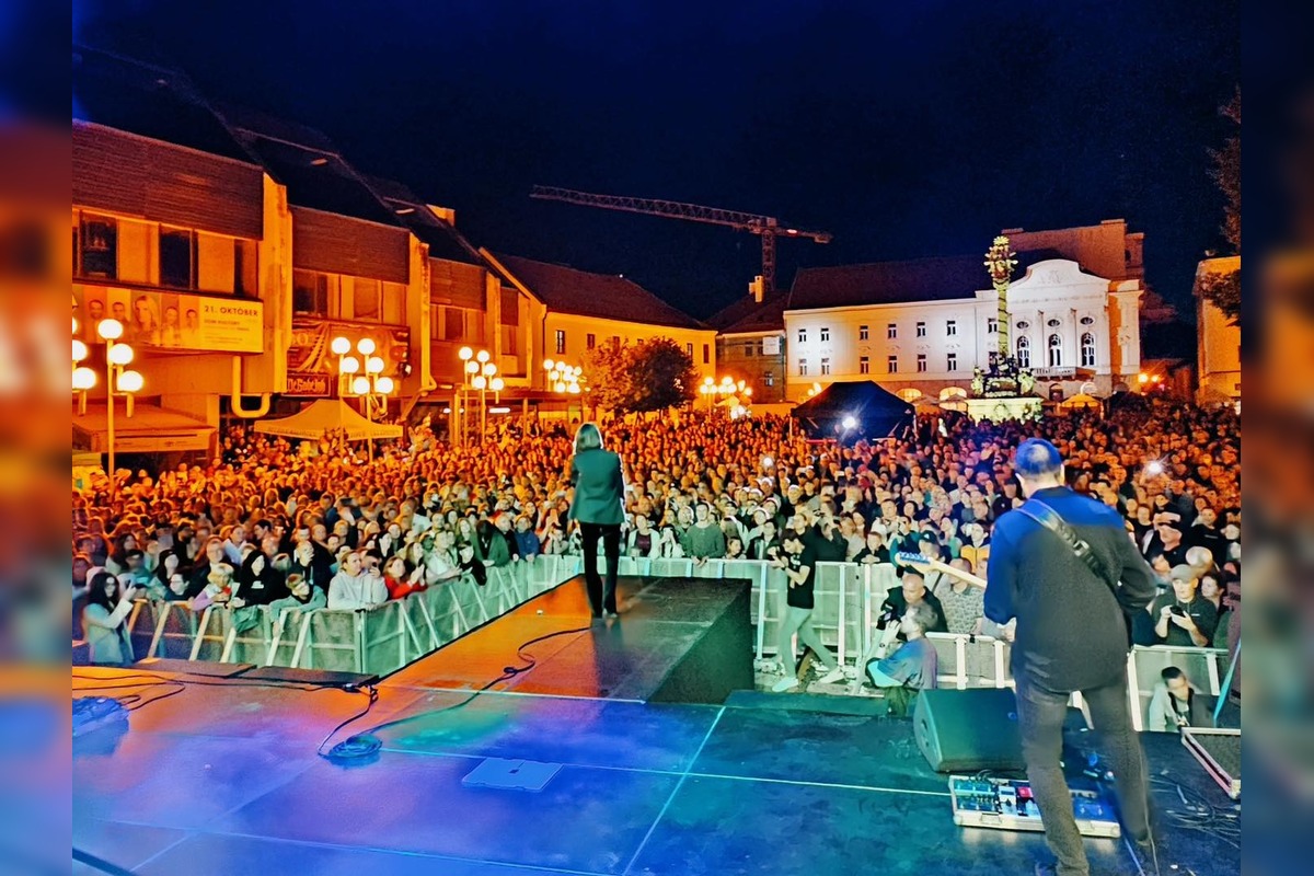 FOTO: Zuzana Smatanová rozospievala na jarmoku Trnavu, foto 5