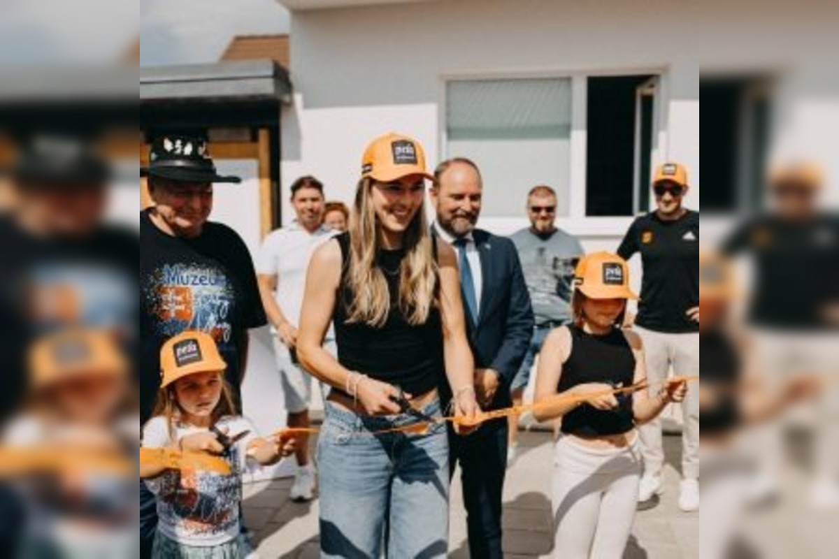 FOTO: V Drahovciach otvorili múzeum Petry Vlhovej, foto 8