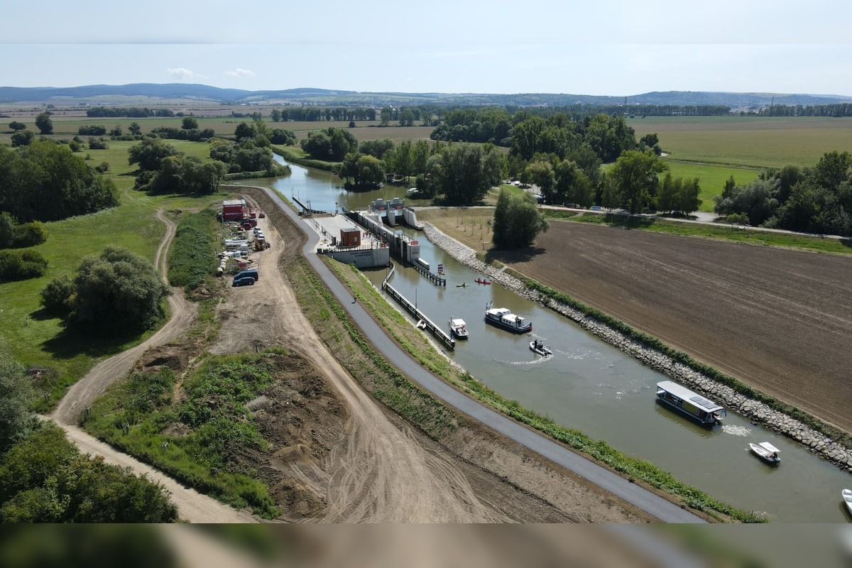 FOTO: Historický míľnik, Baťov kanál vedie po novom až do Hodonína, foto 4