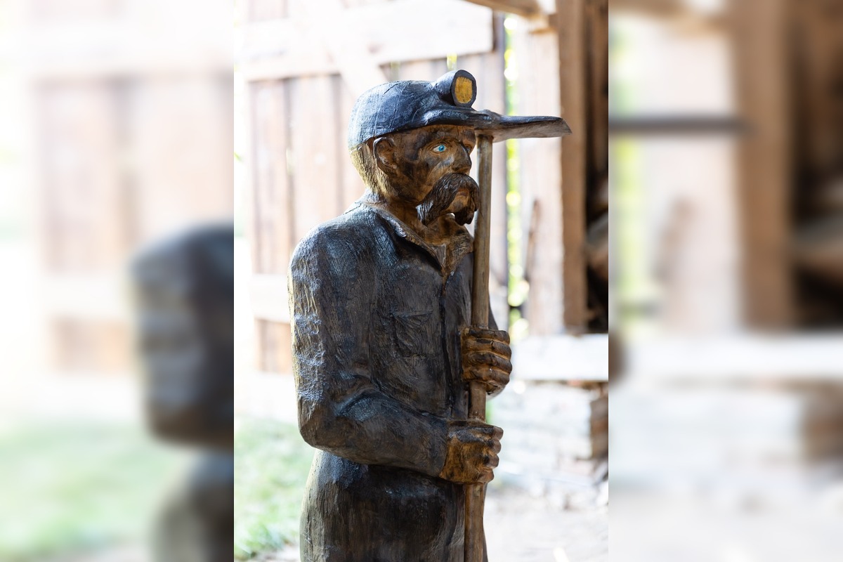 FOTO: Andrej Haršány je známy aj ako sochár, foto 4