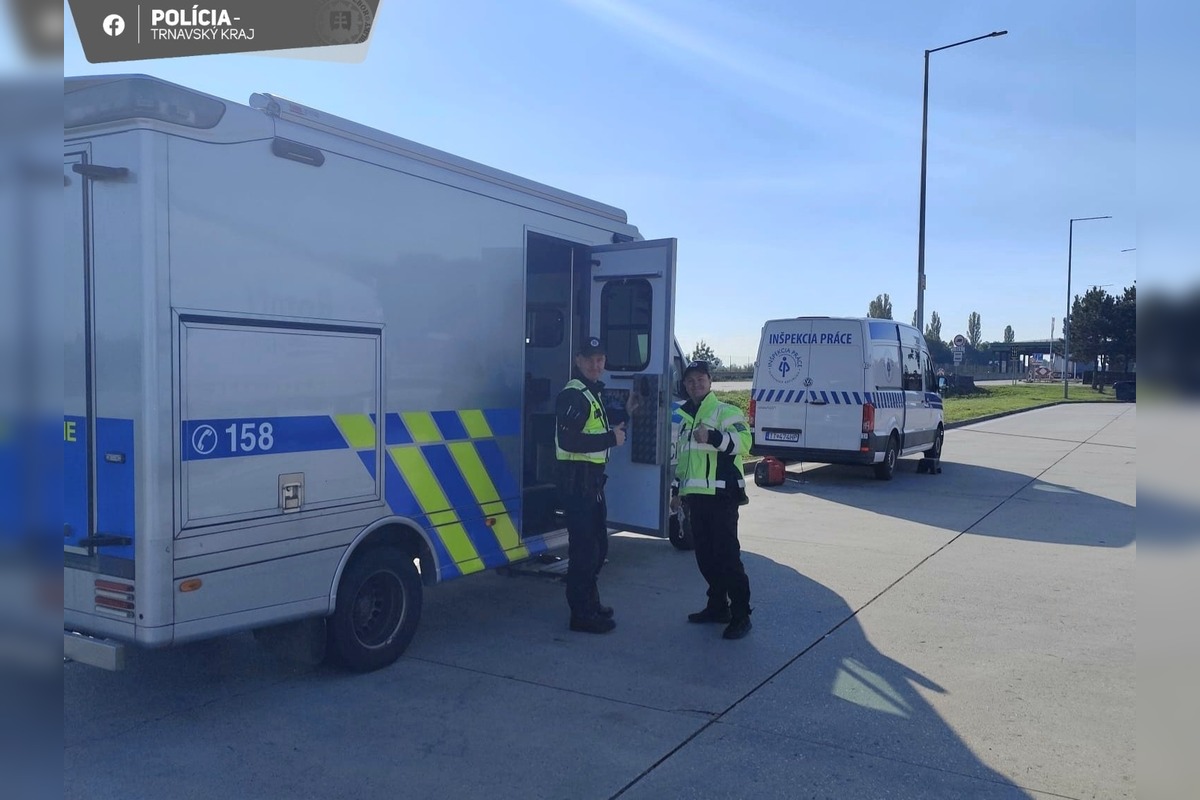 FOTO: Veľká cestná technická kontrola na hraničnom priechode na D2, foto 3