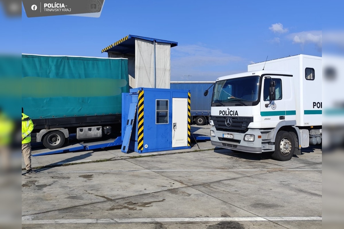 FOTO: Veľká cestná technická kontrola na hraničnom priechode na D2, foto 5