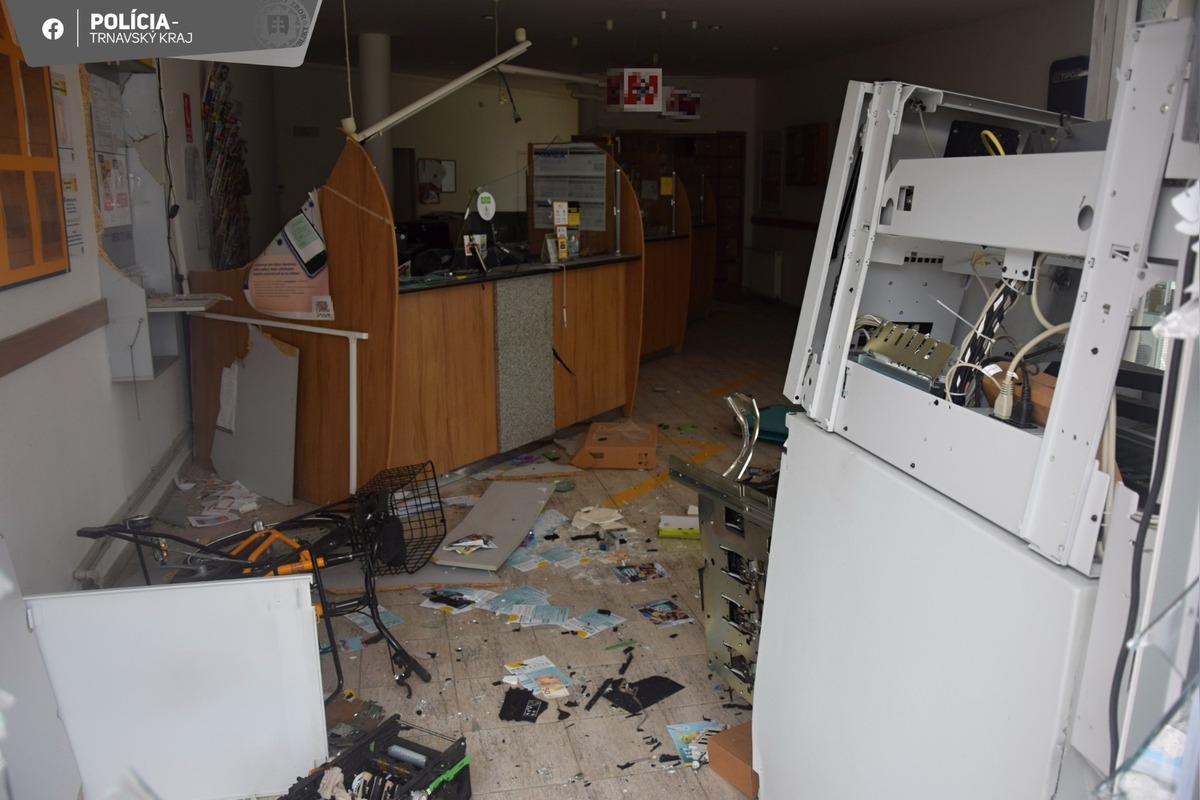 FOTO: Polícia hľadá muža podozrivého z výbuchu bankomatu v Maduniciach, foto 2