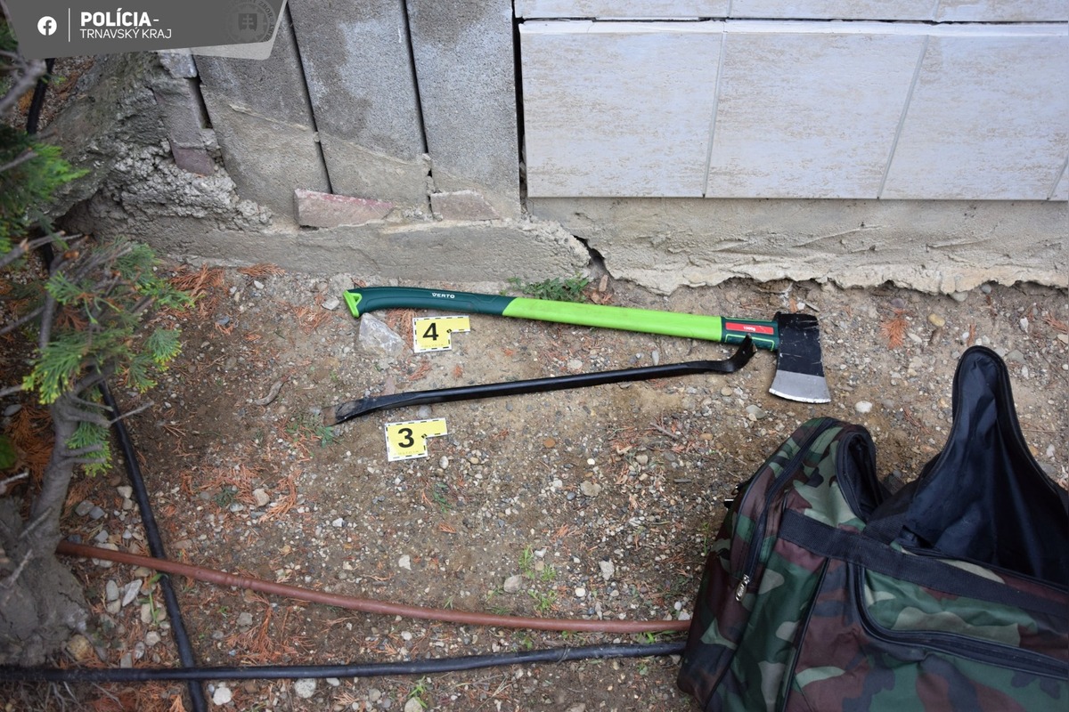 FOTO: Polícia hľadá muža podozrivého z výbuchu bankomatu v Maduniciach, foto 4