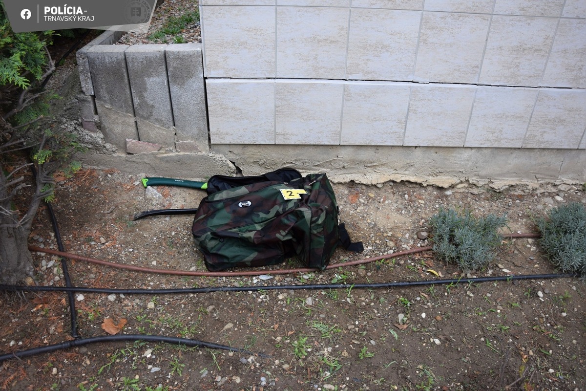 FOTO: Polícia hľadá muža podozrivého z výbuchu bankomatu v Maduniciach, foto 7