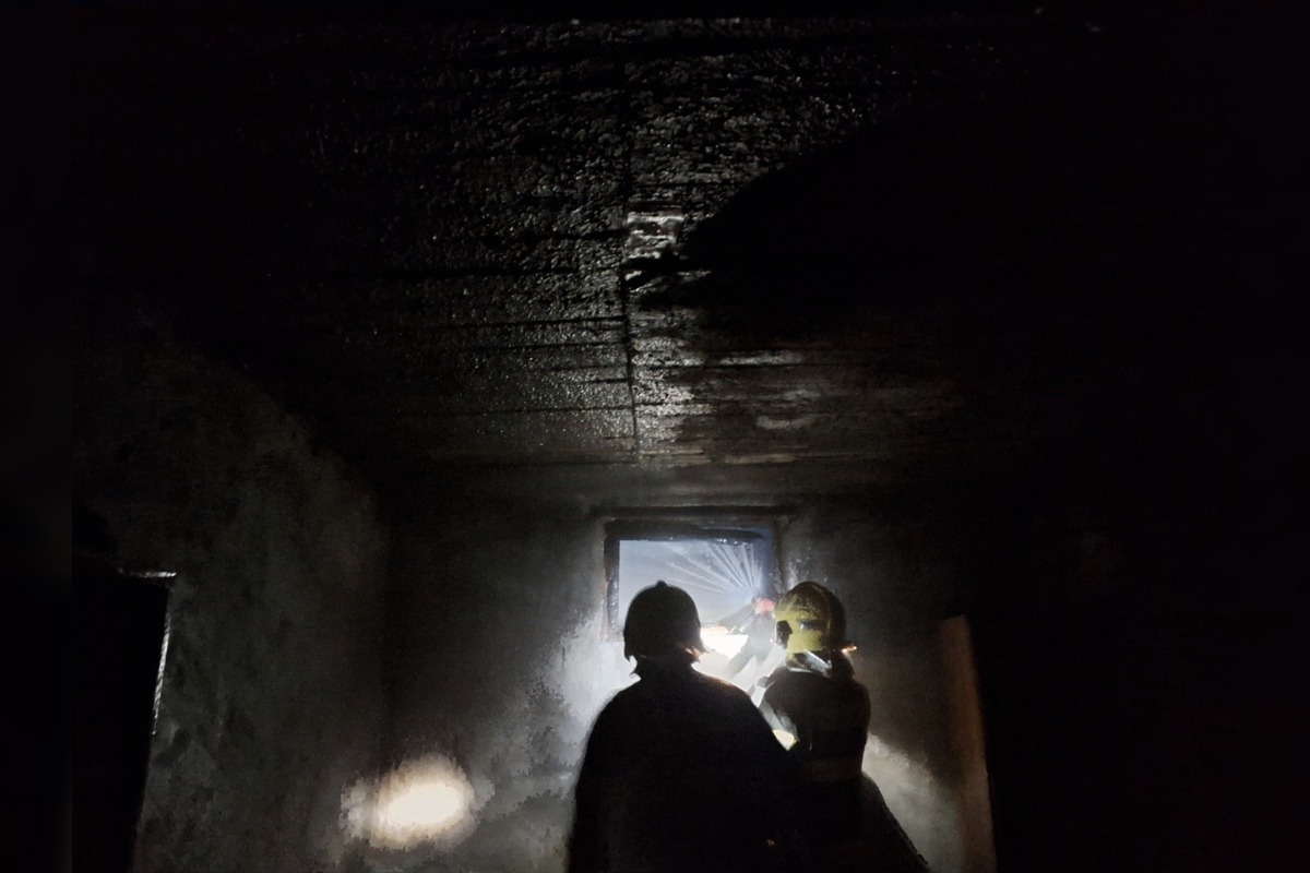 FOTO: Zásah hasičov pri požiari rodinného domu vo Vrbine, foto 2