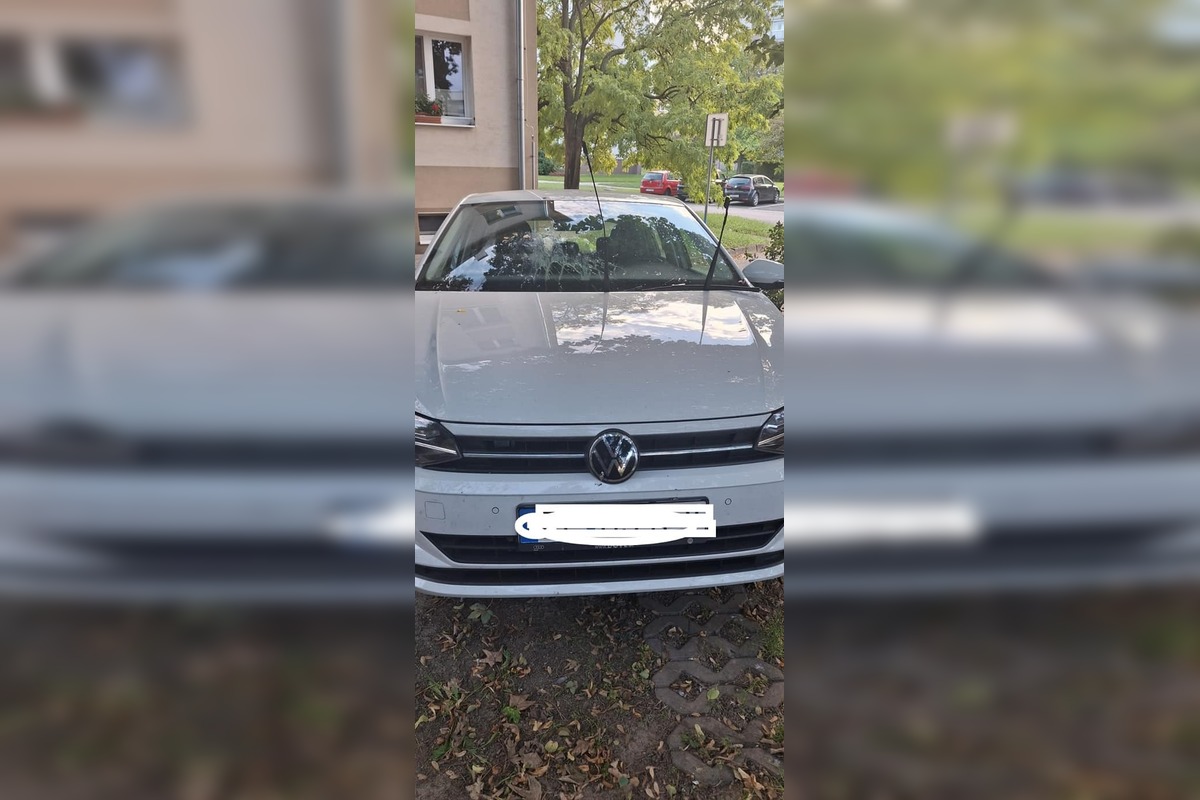 FOTO: Trnavčanovi niekto poškodil zaparkované auto, foto 1