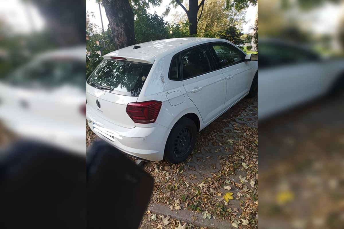 FOTO: Trnavčanovi niekto poškodil zaparkované auto, foto 3