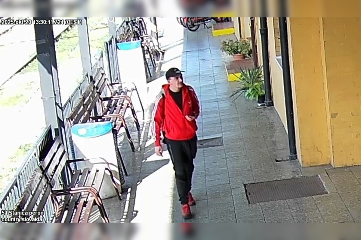 FOTO: Pomôžte polícii zo Serede stotožniť osoby z kamerového záznamu, hľadá svedkov krádeže bicyklov, foto 3