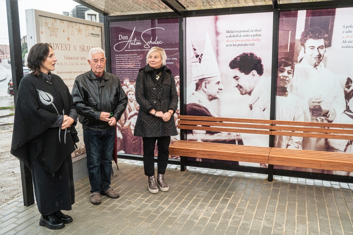 FOTO: V Skalici oficiálne otvorili novú autobusovú zastávku, foto 4