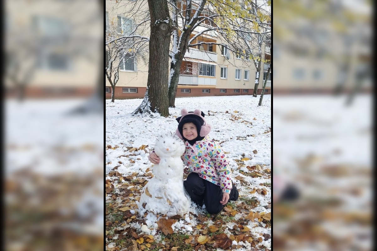 FOTO: Z prvého snehu v Trnave vzniklo hneď niekoľko snehuliakov, foto 12