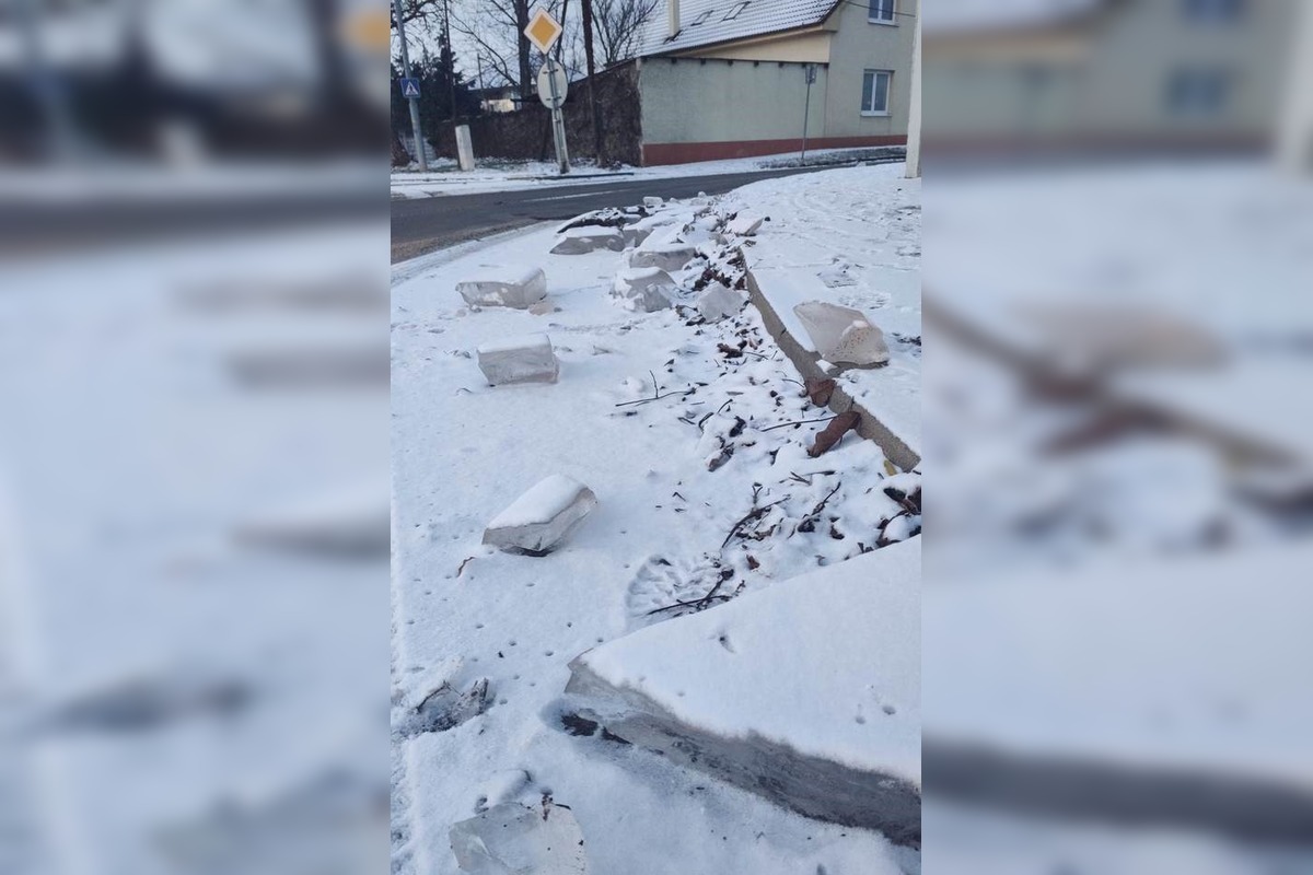 FOTO: V Seredi z kamióna odleteli obrovské kusy ľadu, foto 1