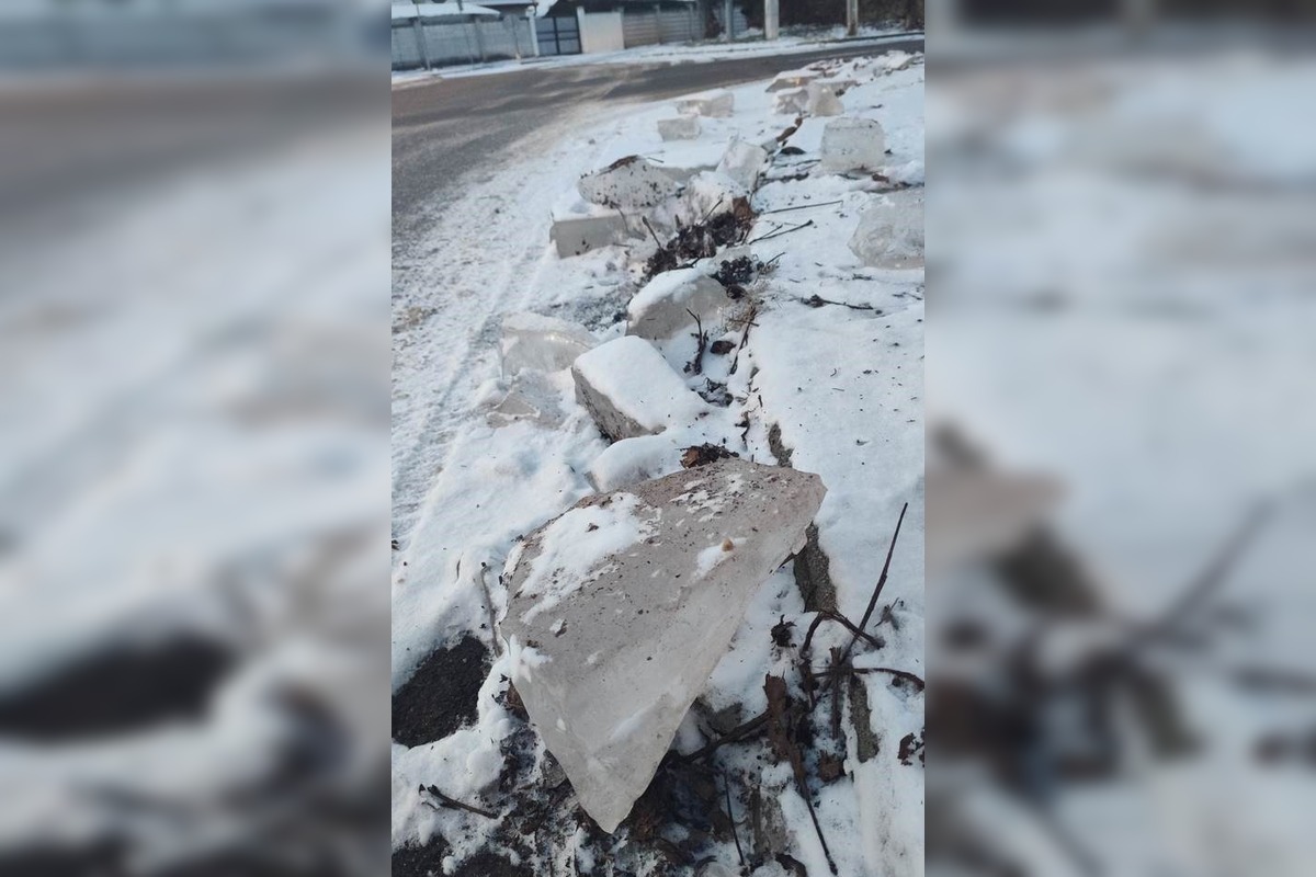 FOTO: V Seredi z kamióna odleteli obrovské kusy ľadu, foto 3