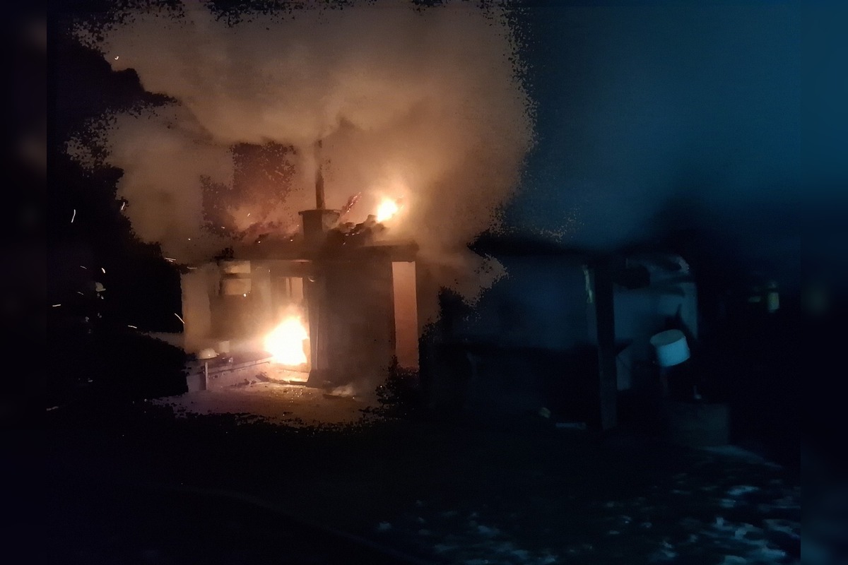 FOTO: Požiar letnej kuchyne v obci Čáry, foto 2