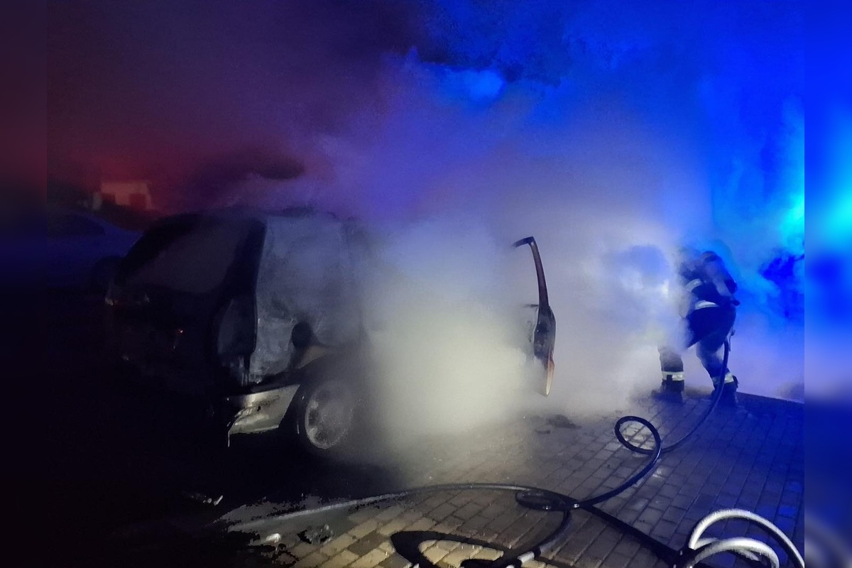 FOTO: Požiar na parkovisku v Sládkovičove, foto 6