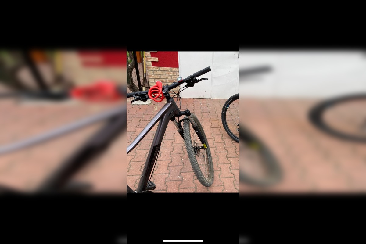 FOTO: Skaličanke niekto ukradol bicykle z chodby bytu, prosí o pomoc pri pátraní, foto 1