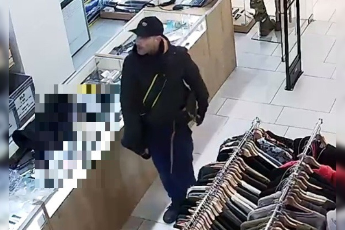 FOTO: Polícia pátra po mužovi, ktorý odcudzil a použil cudziu bankomatovú kartu, foto 1