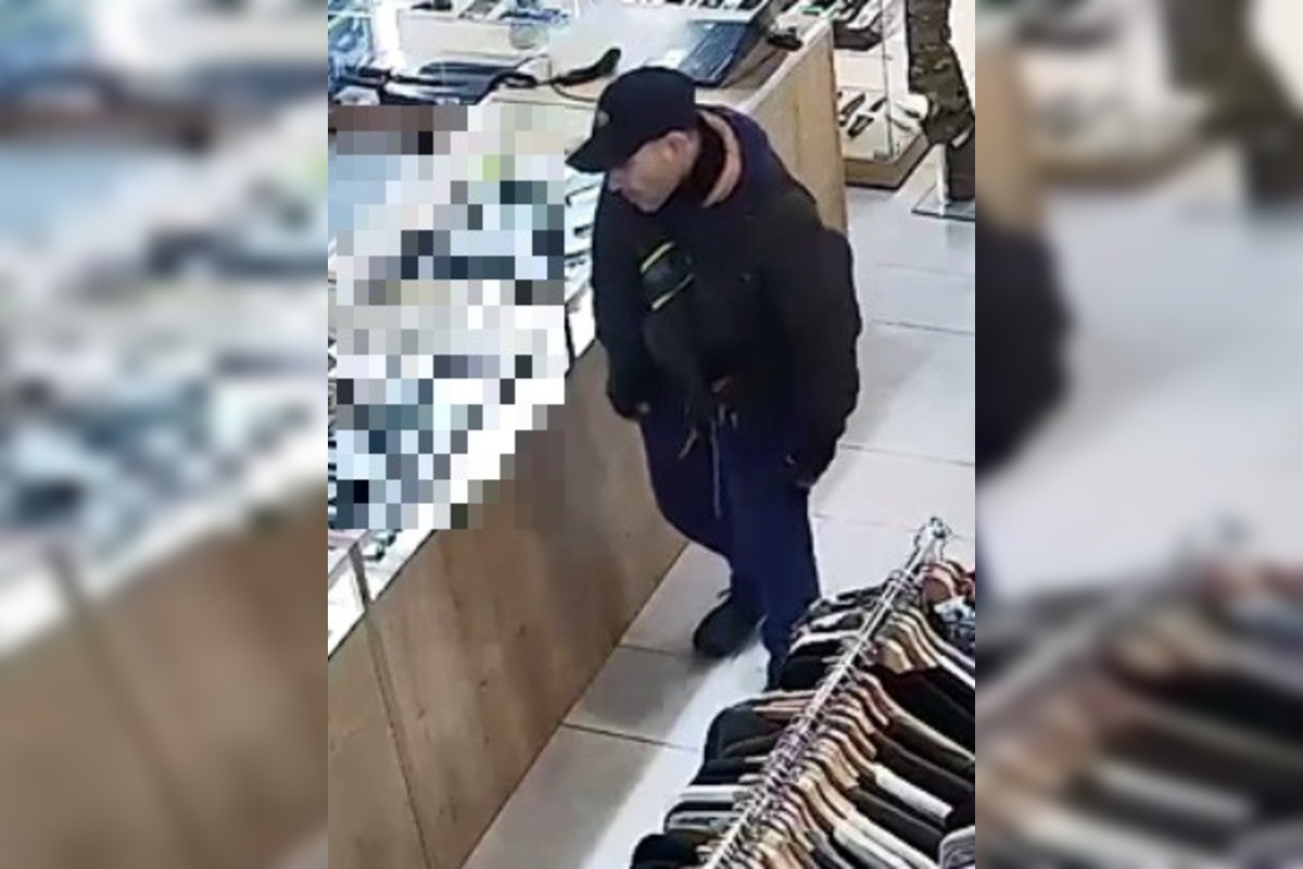 FOTO: Polícia pátra po mužovi, ktorý odcudzil a použil cudziu bankomatovú kartu, foto 4