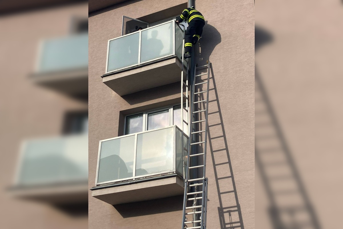 FOTO: Matka ostala uväznená na balkóne, foto 3