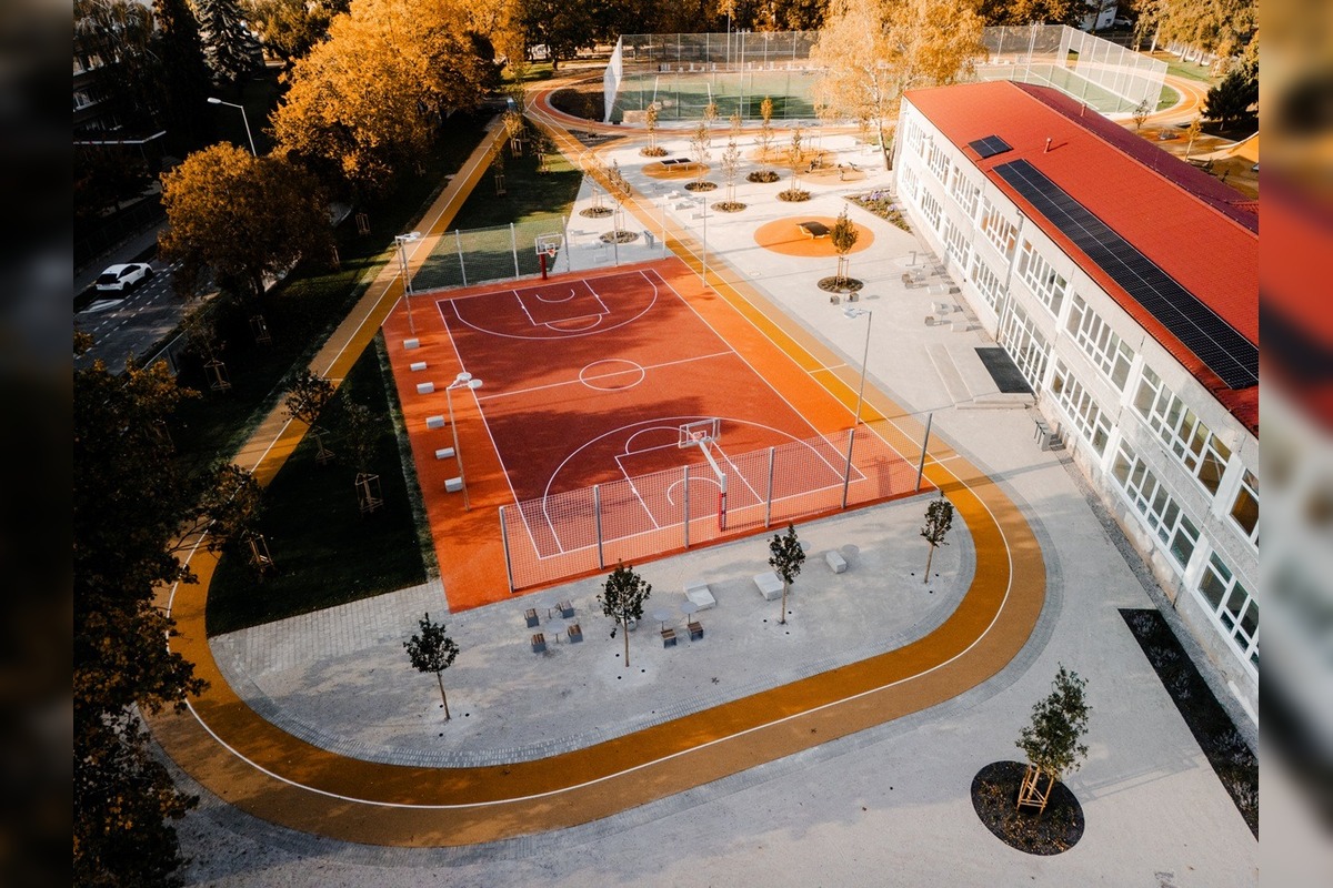 FOTO: Školský areál na Kornela Mahra je dokončený, foto 1