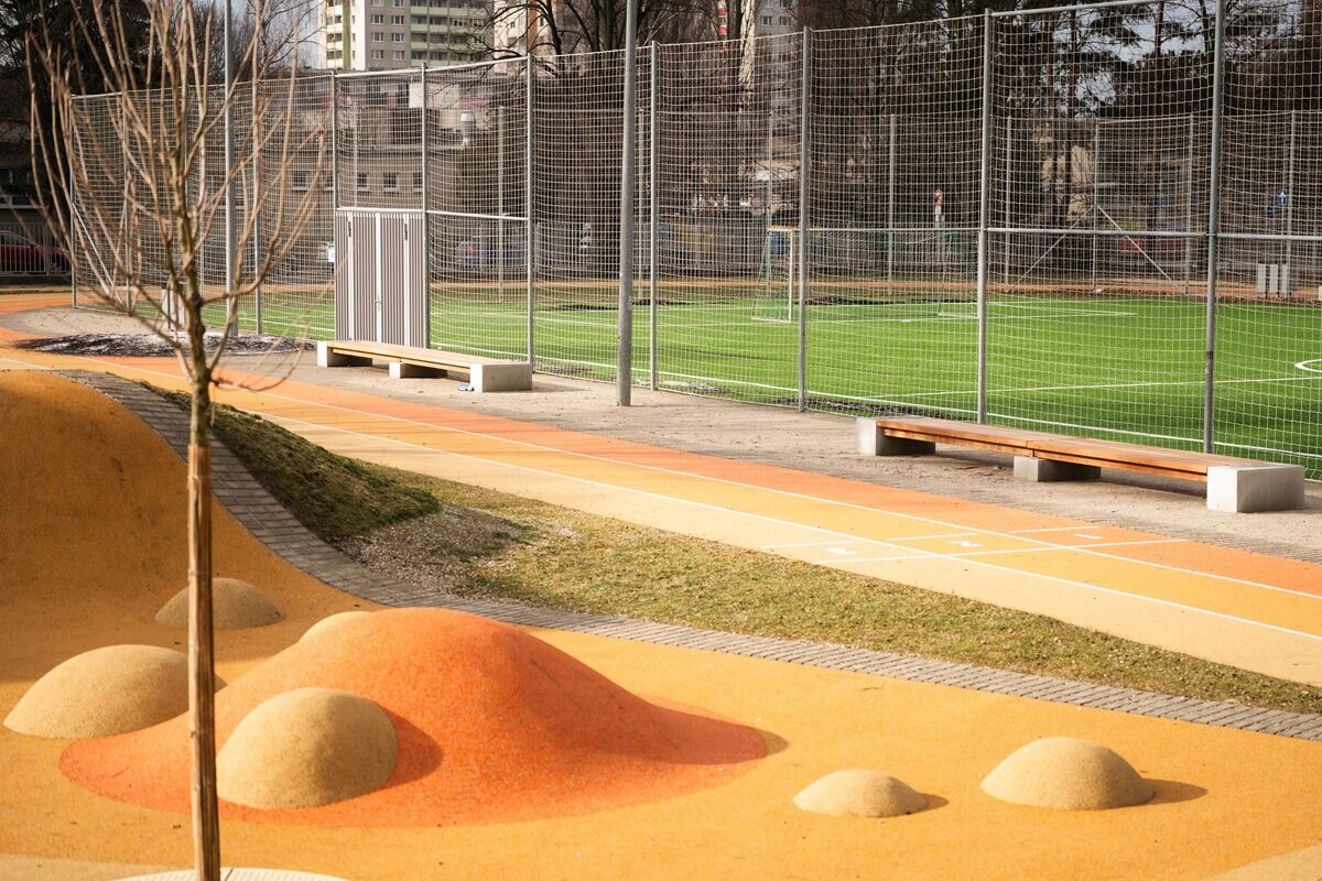 FOTO: Školský areál na Kornela Mahra je dokončený, foto 7