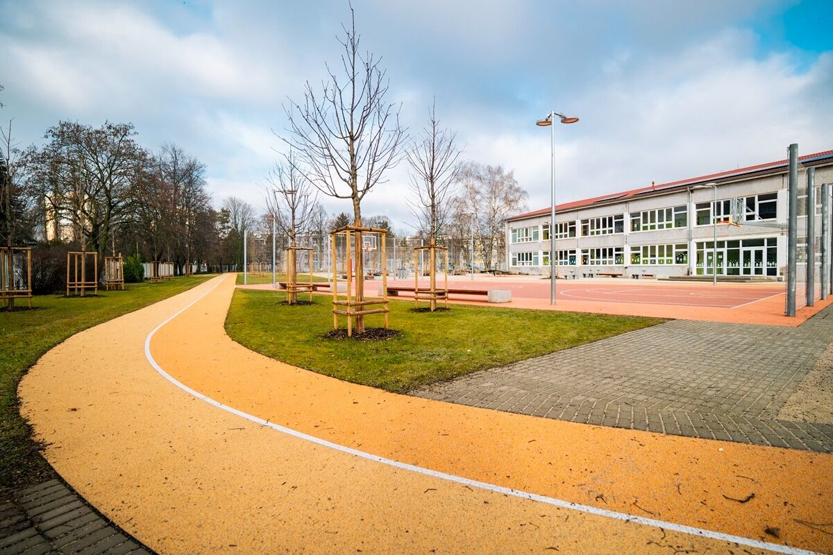 FOTO: Školský areál na Kornela Mahra je dokončený, foto 9