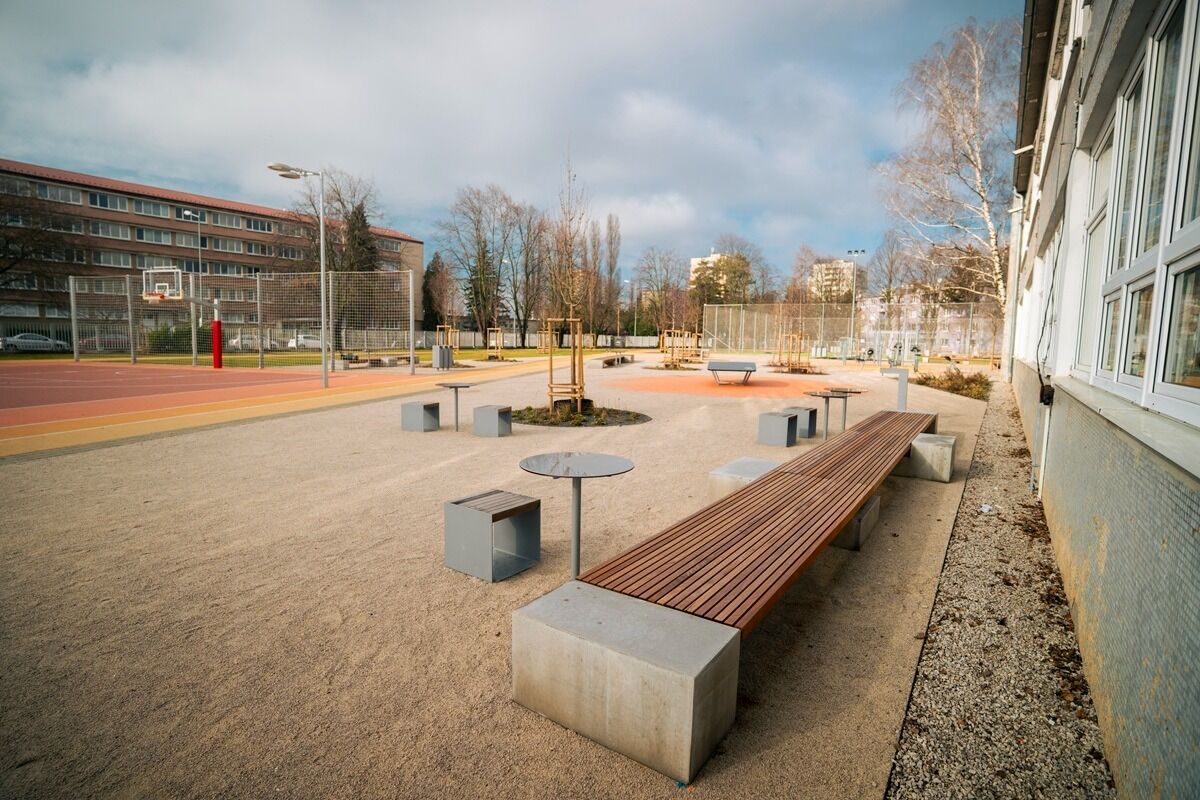 FOTO: Školský areál na Kornela Mahra je dokončený, foto 11