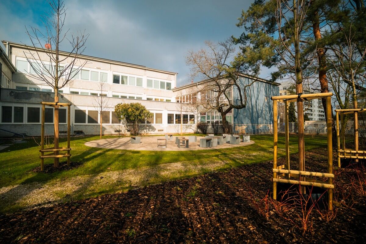 FOTO: Školský areál na Kornela Mahra je dokončený, foto 17