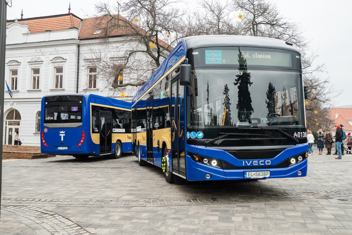 FOTO: Trnava má nové elektrobusy, foto 1