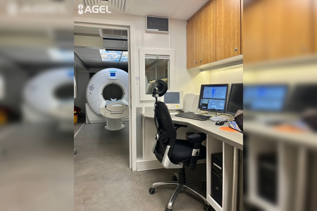 FOTO: Pacientov skalickej nemocnice prekvapil nevídaný príves kamiónu. Čo v ňom je?, foto 1