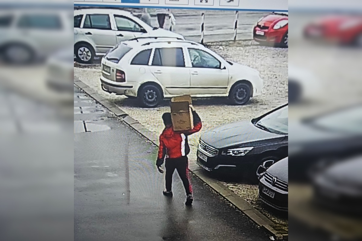 FOTO: Bizarná krádež v Seredi, páchatelia ukradli krabicu balených pistácii, foto 5