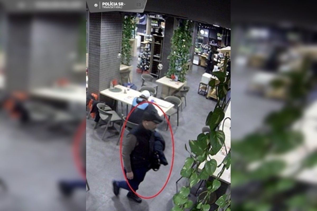 FOTO: Polícia pátra po zlodejovi, ukradol veľkú finančnú hotovosť, foto 2