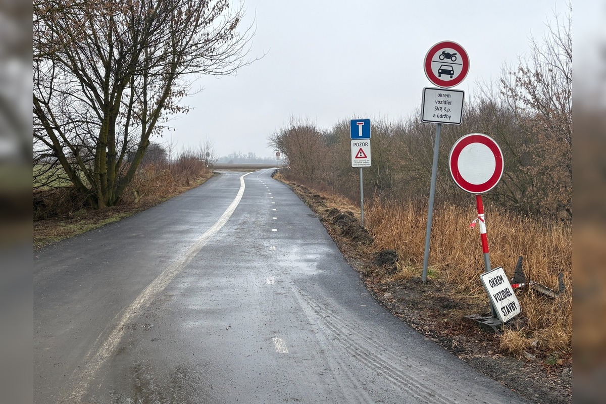 FOTO: Kamión uviaznutý na cyklotrase, foto 1