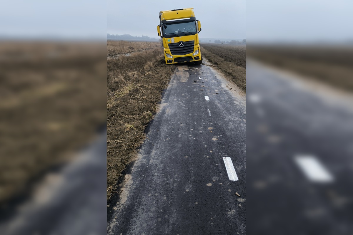 FOTO: Kamión uviaznutý na cyklotrase, foto 5