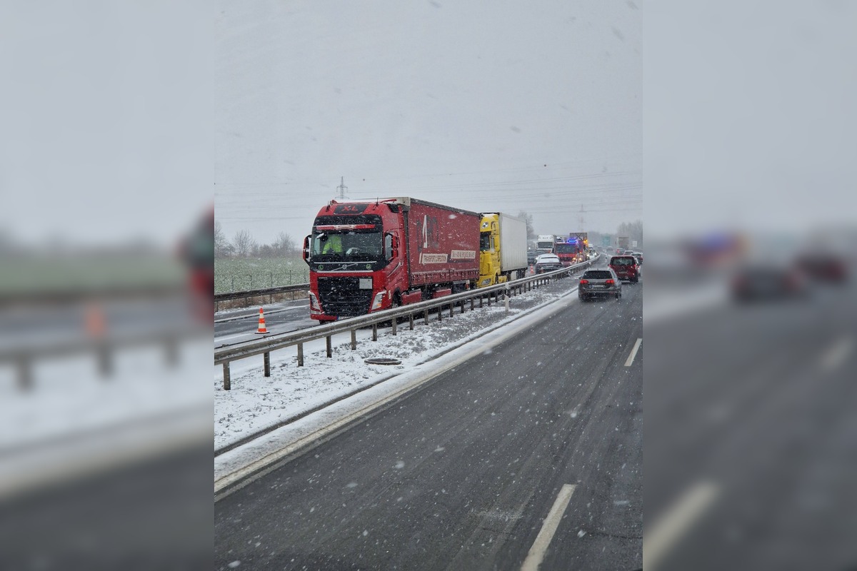 FOTO: Vážna nehoda na R1 za Sereďou, foto 3