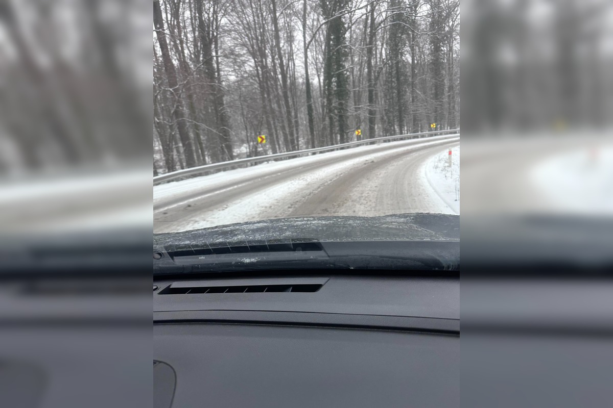 FOTO: Sneženie spôsobilo v kraji komplikácie v doprave, foto 2