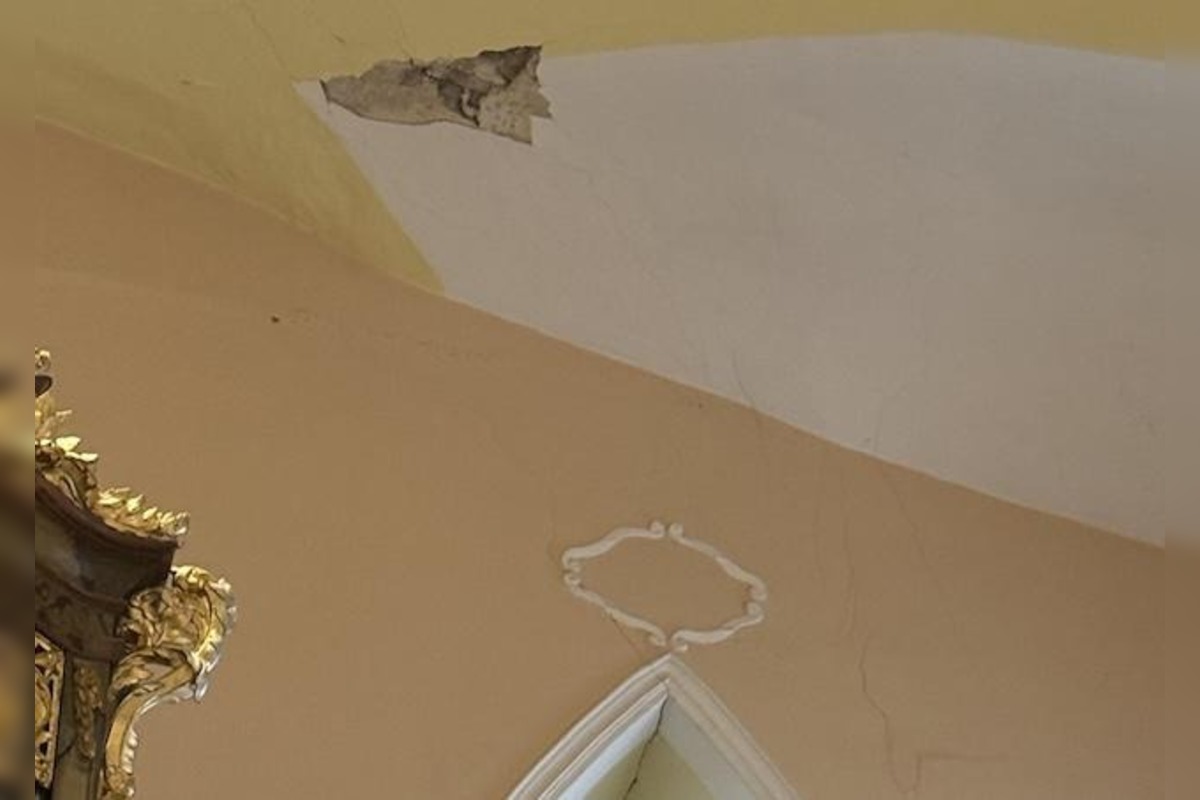 FOTO: Sobotné zemetrasenie poškodilo 350-ročný kostol v Báči, foto 1