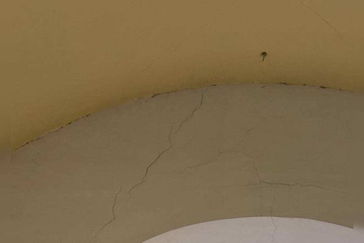 FOTO: Sobotné zemetrasenie poškodilo 350-ročný kostol v Báči, foto 2